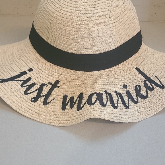 Just Married Straw Hat - Picture 3 of 6